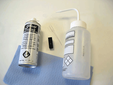Cleaning the 2 μl cuvette supplied with the Zetasizer μV